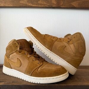 Nike Air Jordan 1 Mid Wheat Mens Size 7 Golden Harvest Suede 554724-700